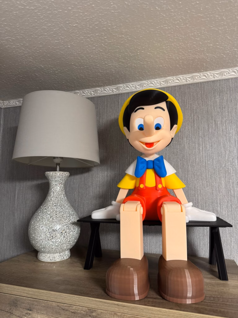 65cm große Figur mit Sitzbank, für private Zwecke angefertigt.